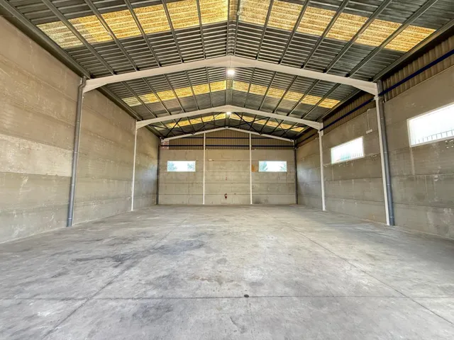 Nave Industrial en Alquiler de 330 m2 + 210 m2 de Patio | 54