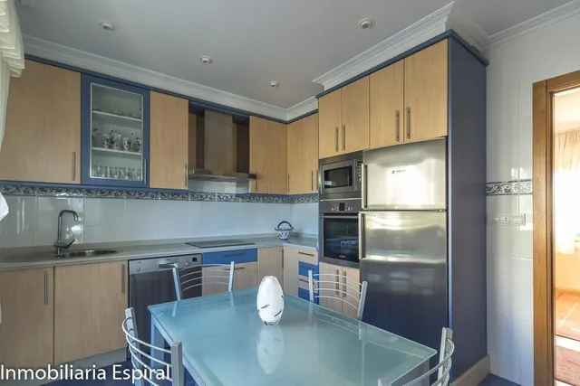 ¡Impresionante Chalet Familiar en Mogor, Marín! — 19