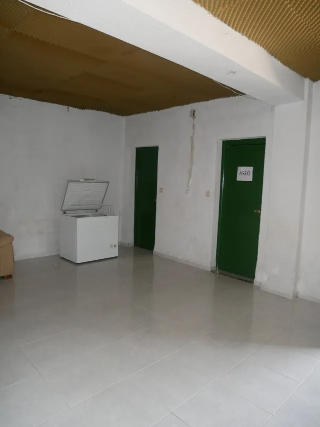 Se venden naves con parcela de 2.868 m2 en Senda De los Garres — 33