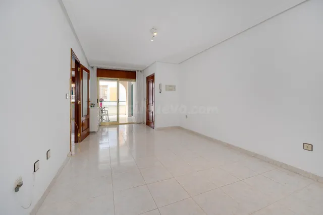 Amplio Apartamento en Acequion, Torrevieja - ¡A solo 250m de la Playa! — 2