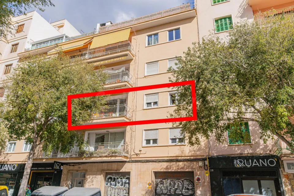 Primer piso reformado con ascensor, terraza y balcon, en bons aires