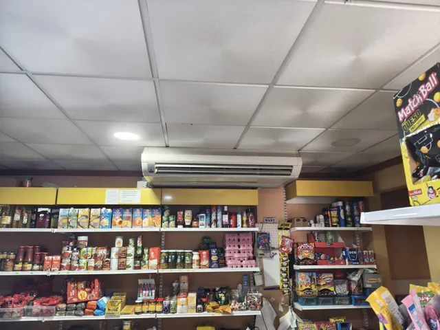 EN VENTA LOCAL COMERCIAL PROPIEDAD + NEGOCIO 24H — 7