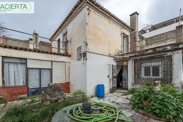 Casa con Parcela a Reformar en Granada — 3