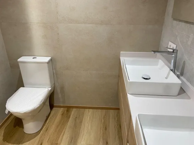 Exclusiva casa de pueblo completamente rehabilitada con piscina interior, terraza y parking en el centro de el Vendrell — 15