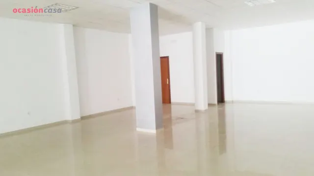SE  ALQUILA LOCAL COMERCIAL CERCANO A LA PLAZA DE TOROS — 7