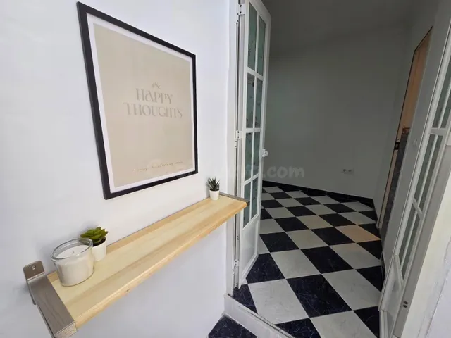 CASA DE DOS PLANTAS MUY CERCANA AL CENTRO CON 5 DORMITORIOS - foto 3