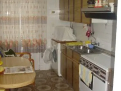 SE VENDE PISO AMUEBLADO EN EL CENTRO