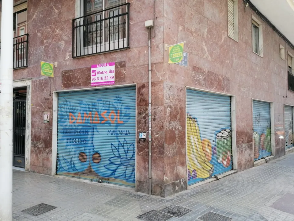 Local esquina en alquiler