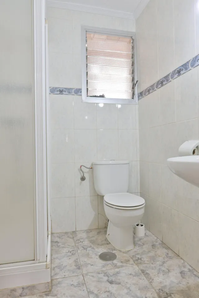 Piso de Renta libre en venta de cuatro dormitorios con terraza zona Parque Alcosa — 10