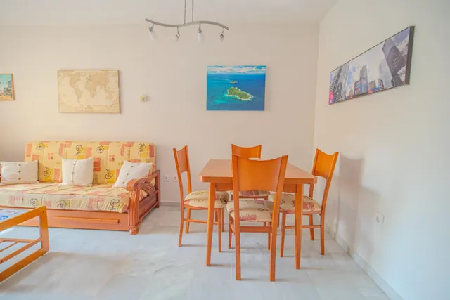 PISO EN CALLE EMILIA PARDO BAZAN 8 — 17
