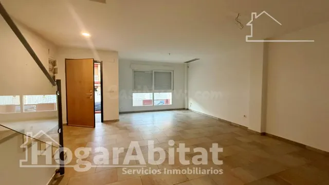 AMPLIO ADOSADO CON DOS TERRAZAS EN ZONA DEMANDADA — 5