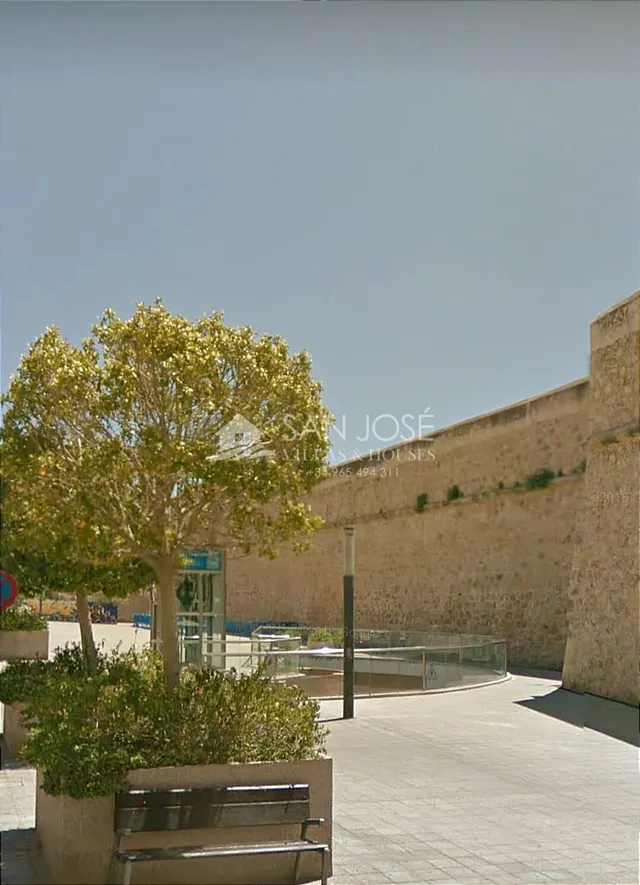 VENTA DE BAJO COMERCIAL CON GARAJE PRIVADO Y PRIMERA PLANTA EN EL CENTRO DE SANTA POLA — 3