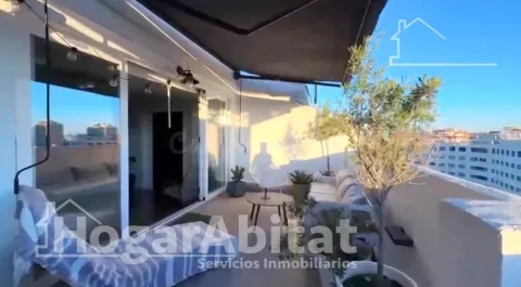 Espectacular terraza privada y diseño reformado en este luminoso ático exterior en excelente zona