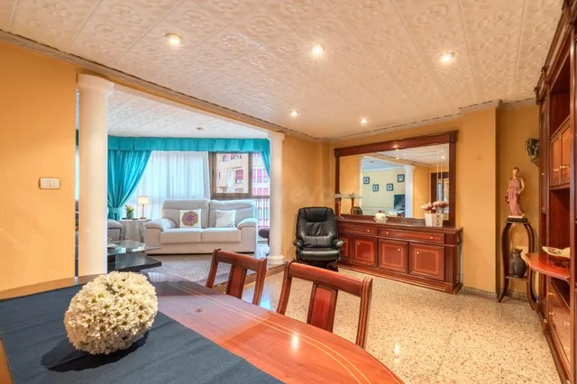 Piso de 3 dormitorios, muy luminoso y con 2 balcones junto a - foto 5