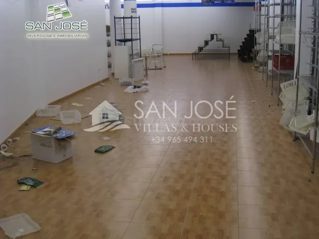 Inmobiliaria San Jose alquila un estupendo local comercial e - foto 3