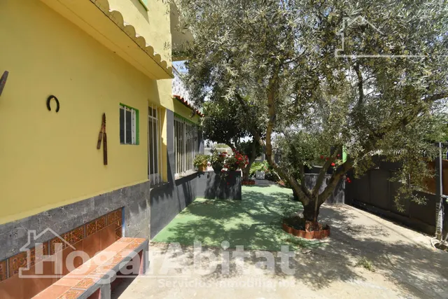 CHALET RÚSTICO CON PISCINA, TERRAZA Y PARKING — 41