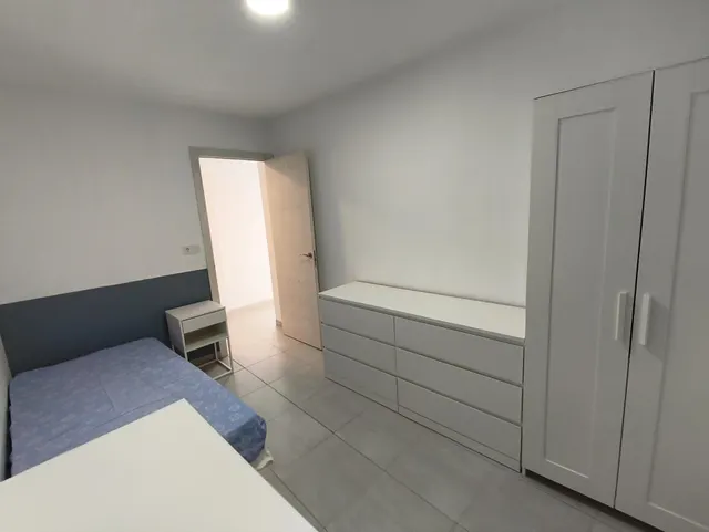 Piso de 72m2 útiles. Distribuido en tres dormitorios, salón, cocina y baño — 13