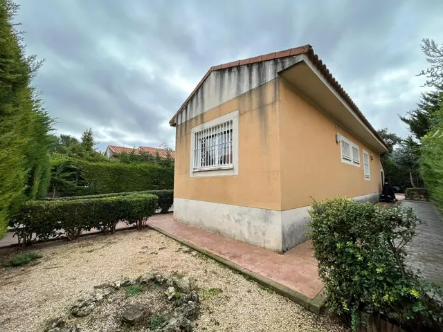 CHALET INDEPENDIENTE EN UNA PLANTA — 33