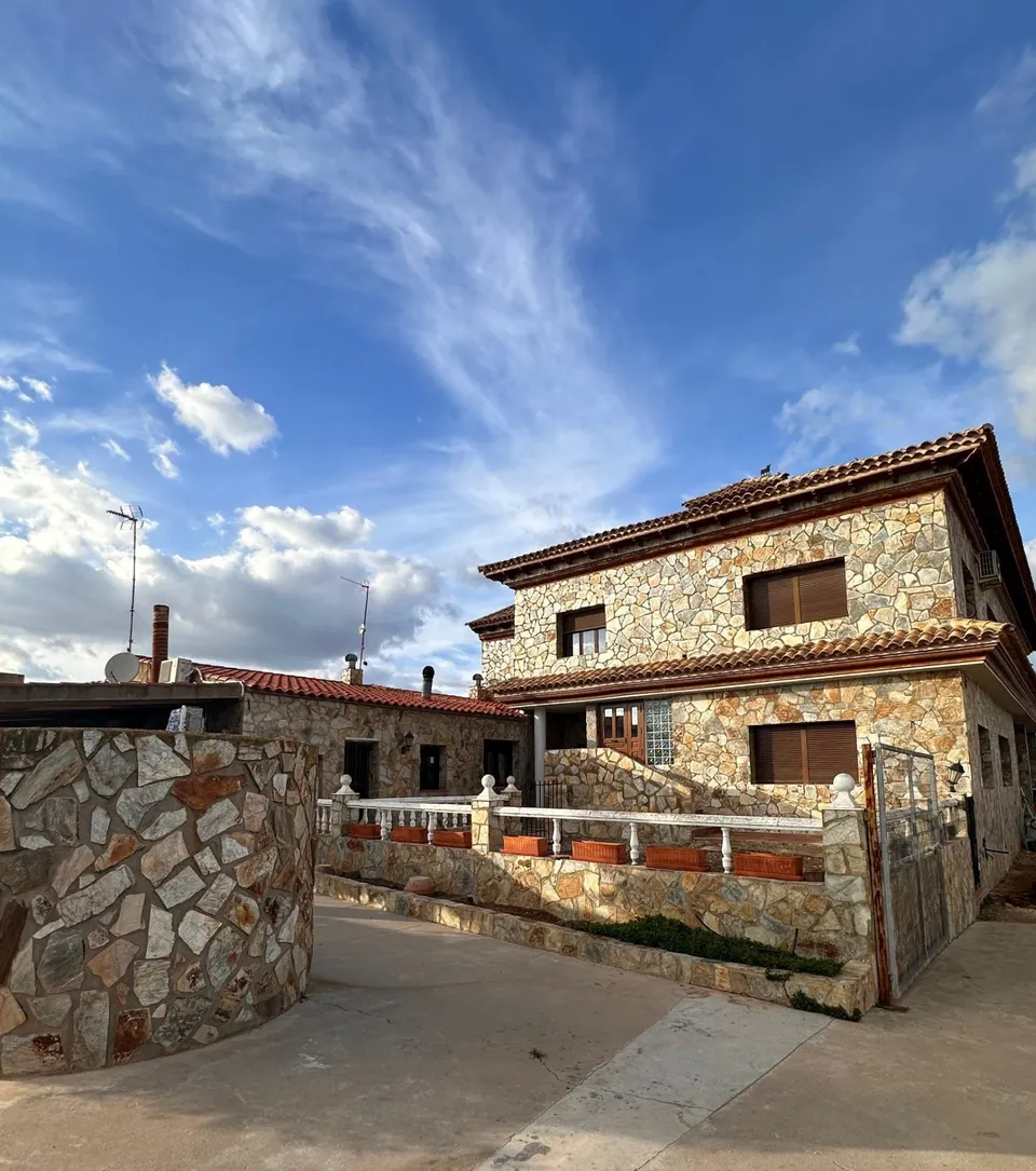 Se ALQUILA casa rural JULIO Y AGOSTO.- CONSULTAR EL PRECIO