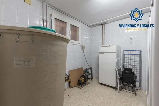 Complejo industrial con vivienda en Alhendín con 2500 metros cuadrados — 39
