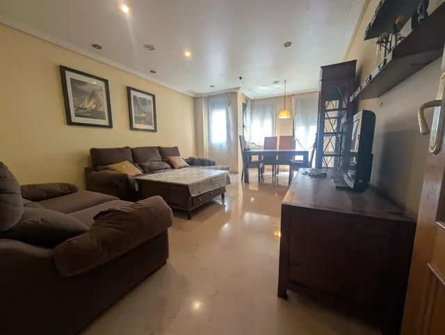 ¡Tu VIVIENDA CON 4 DORMITORIOS en el corazón de Elche! - foto 2