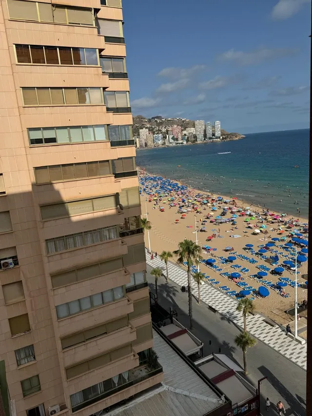 Exclusivo Piso en Primera Línea de Playa en Benidorm por €3500 alquiler anual — 2