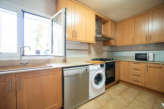 Chalet independiente en parcela esquinera de 515 m2 con gran garaje en Maravisa — 21