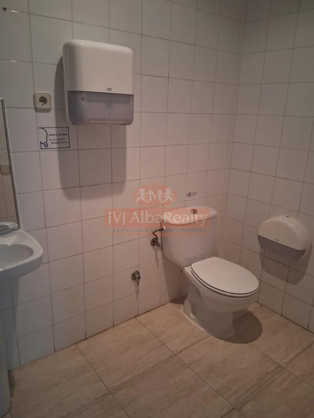 EN VENTA O ALQUILER ESPECTACULAR LOCAL EN ZONA INDUSTRIA — 19