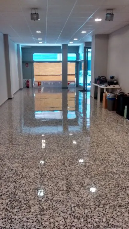 local comercial — 16