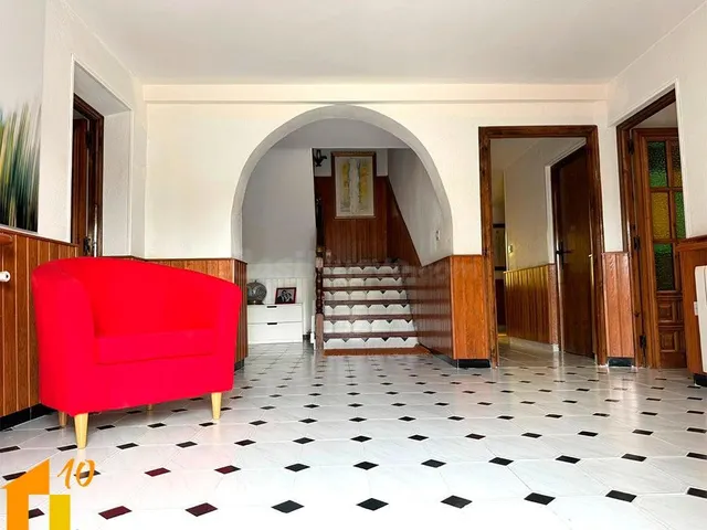 CASA DE PIEDRA REFORMADA DE 330 M2 PARA ENTRAR A VIVIR - foto 2
