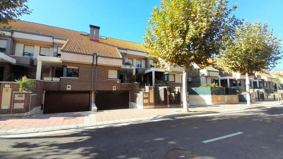 CHALET EN VENTA EN PAULA LÓPEZ-COVARESA