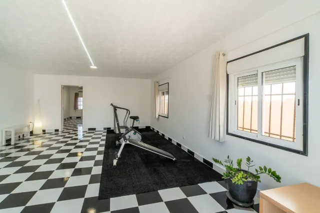 CHALET independiente con piscina privada y parcela de 809 m2 en Torreta Florida — 38