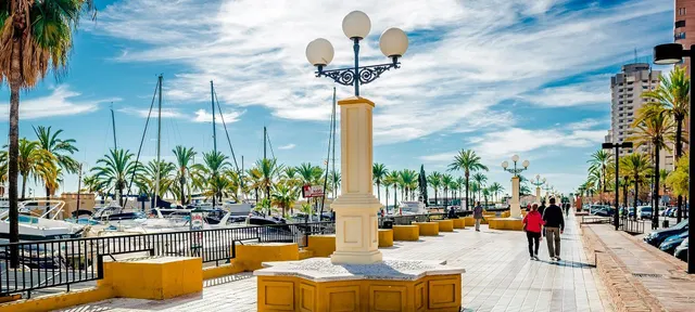 UN COMPLEJO RESIDENCIAL DE ENSUEÑO EN FUENGIROLA PARA DISFRUTAR DE PRIVILEGIADOS ATARDECERES !!!. — 21