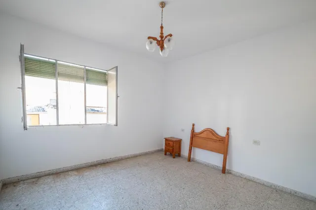 EDIFICIO Y GRAN SOLAR EN EL CENTRO DE ORGIVA — 44