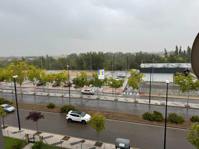 PISO EN VENTA DE 3 DORMITORIOS Y DOS TERRAZAS EN ZONA LA CAN - foto 2