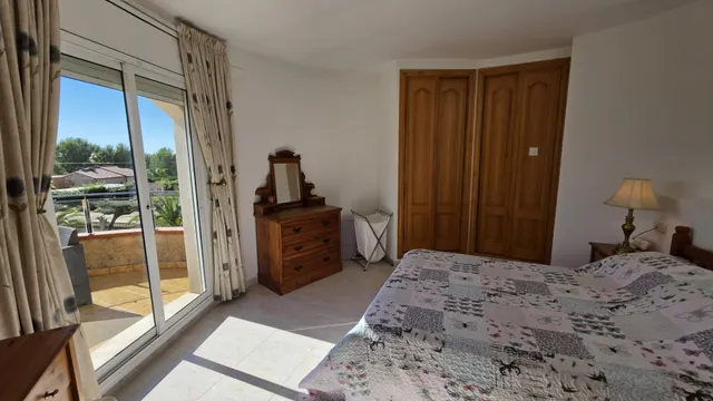Chalet con piscina, gran parcela y licencia turística — 12