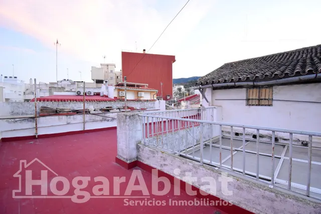 Amplia casa de pueblo con terraza, balcón y trastero — 17