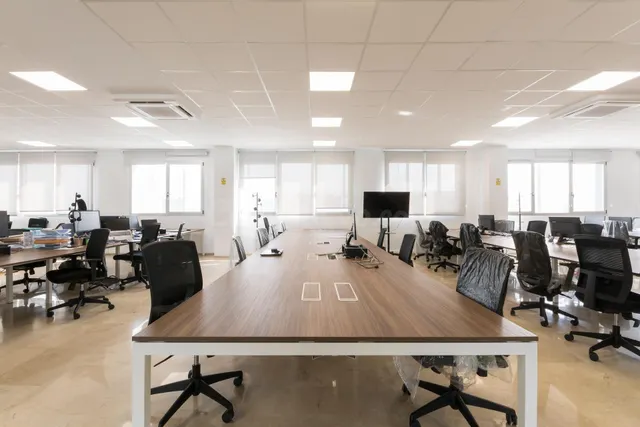Oficinas en Zona Premium - Amplios Espacios de Trabajo - foto 4