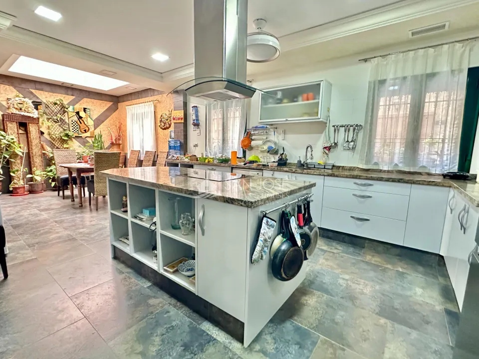 SE VENDE CASA EN MUY BUEN ESTADO EN EL CENTRO DE ASPE