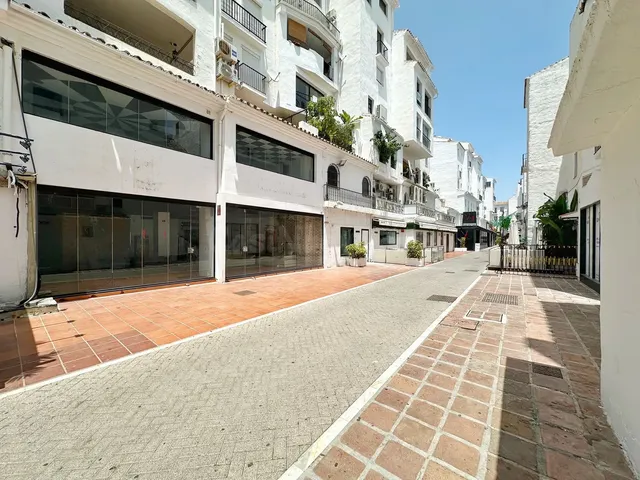 Local comercial 219m² en venta - Marbella — 2