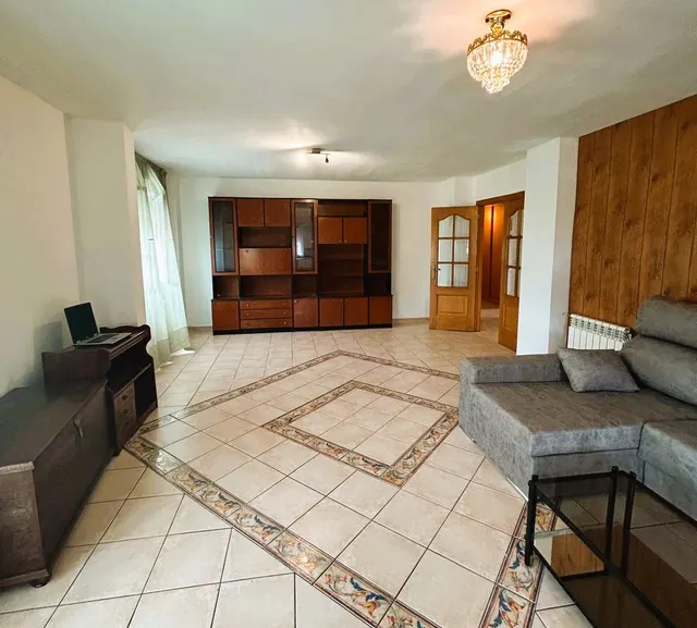 SE VENDE AMPLIO PISO EN CALLE ZARAGOZA — 12