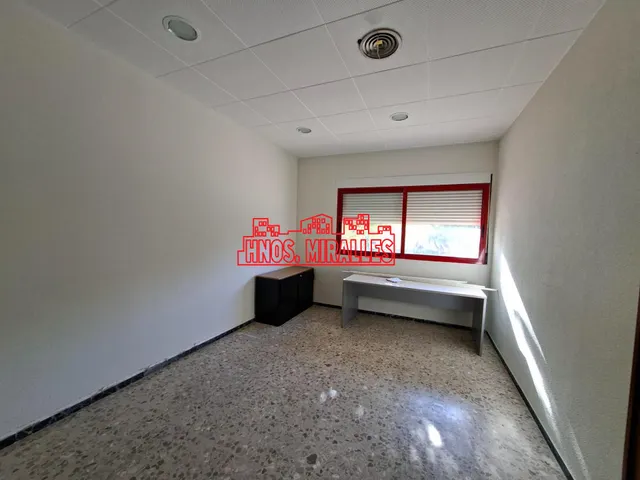 ¡¡ GRAN EDIFICIO EN ALQUILER CON 14 DESPACHOS, A 5 MINUTOS DEL AEROPUERTO !! — 9