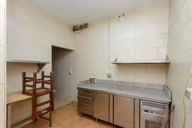 Casa tradicional con tres viviendas y antiguo local hostelero en arroes, Villaviciosa — 14
