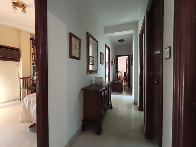 El verdadero lujo en el Realejo es tener tu propia cochera y compartir el edificio con un solo vecino. — 49