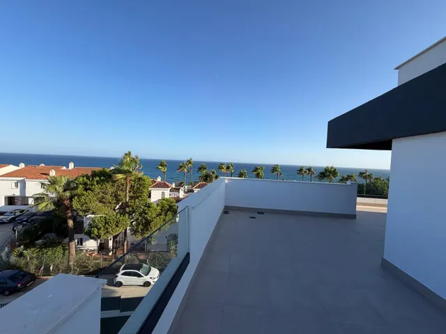 Atico con vistas despejadas al Mar en zona Playa Marina 300 m del Mar — 26
