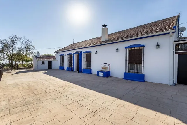 **NEGOCIO CONSOLIDADO DE EVENTOS Y ALOJAMIENTO TURÍSTICO EN UNA ESPECTACULAR FINCA ANDALUZA CERCA DE GRANADA** — 23