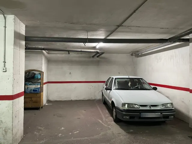 Urbis te ofrece una plaza de garaje en venta en zona Pizarrales, Salamanca. — 2