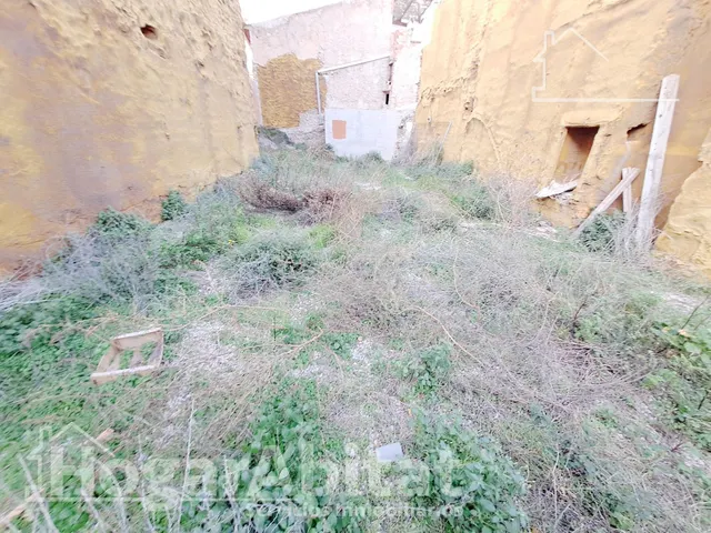 ¡OPORTUNIDAD INCREÍBLE! TERRENO URBANO ESQUINERO Y AMPLIO — 7