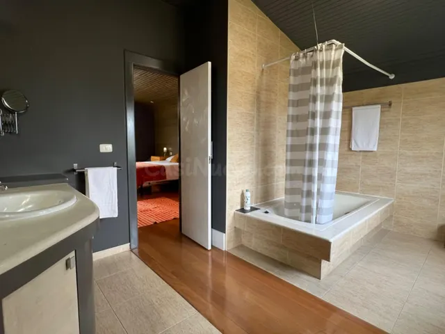 CHALET CON 6.095 M2 DE TERRENO A 10 MINUTOS DE OURENSE - foto 5