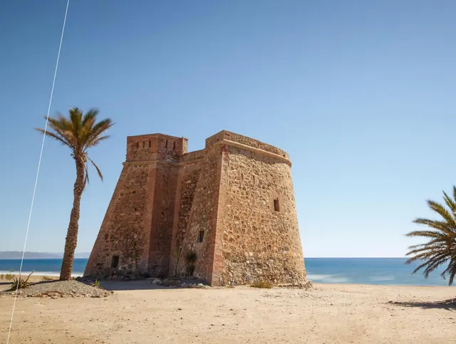 Apartamentos y áticos de nueva construcción frente al mar en venta en Macenas, Almería — 15